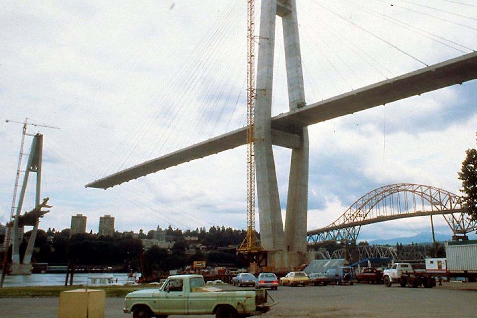 25926926_web1_210729-SUL-SkyBridgeWork-main_1