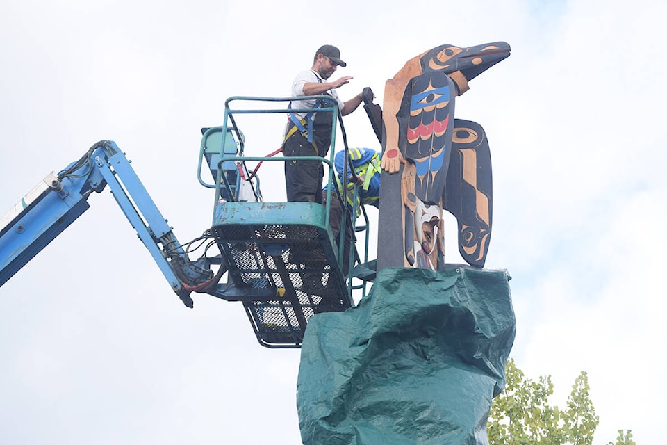 A totem pole, called n’aasn’aas?aqsa, is unveiled at Victoria Quay on Saturday, Sept. 18. (ELENA RARDON / ALBERNI VALLEY NEWS)