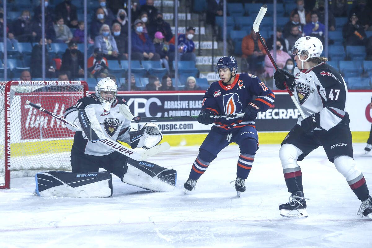 26929350_web1_211023-LAT-RH-GiantsinKamloops-Douglas_1