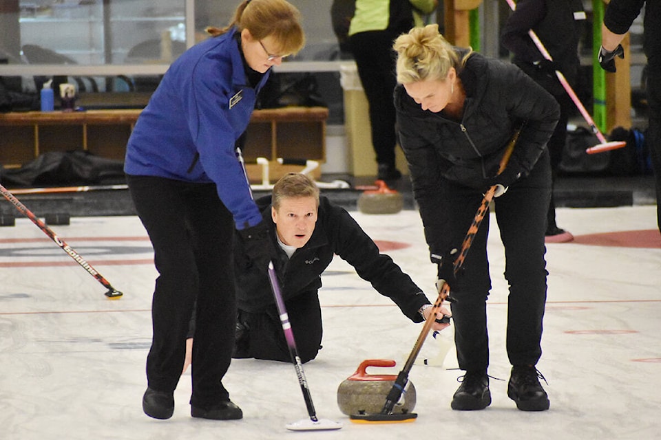 27337876_web1_211202-PAN-Spts-HighTidesBonspiel_3