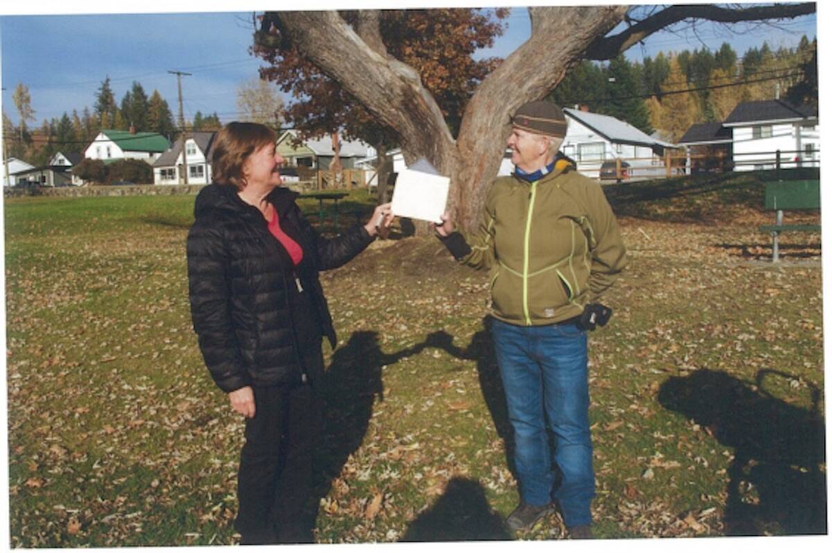 Nancy Nester of Invermere (right) and Catherine Crewe of Fernie (left) exchanging the card in 2020, when they met in person in Kimberley. (Image courtesy of Catherine Crewe)