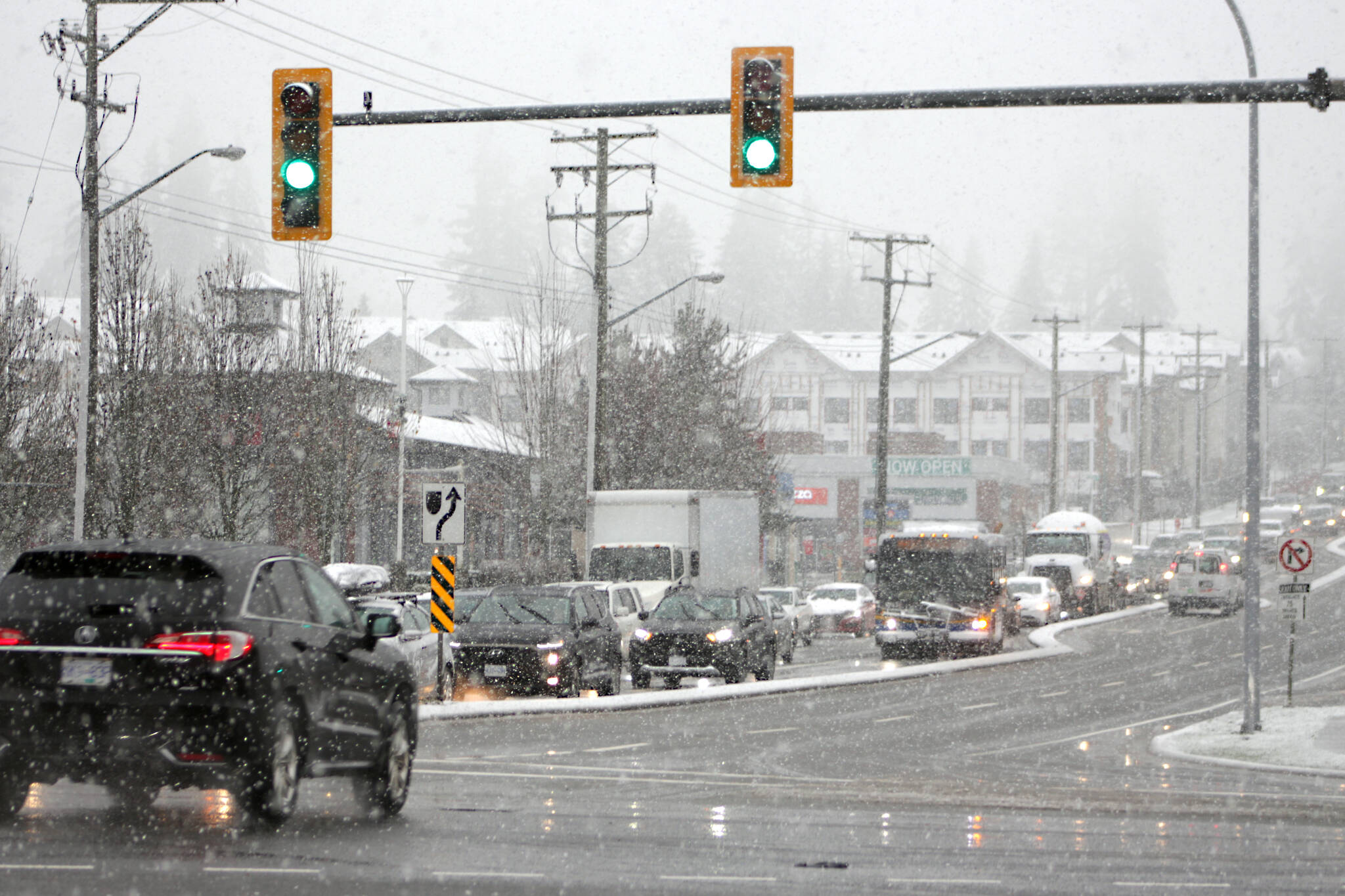 27515730_web1_211216-SUL-Snow-commute_5