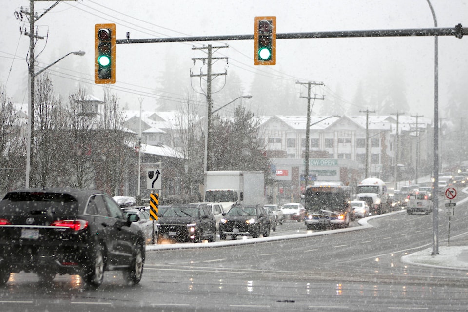 27521335_web1_211216-SUL-Snow-commute_5