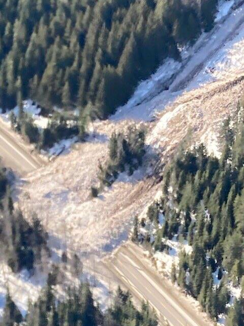 An overhead shot of the avalanche that struck Highway 1 on March 29. (Rocky Mountain District twitter)