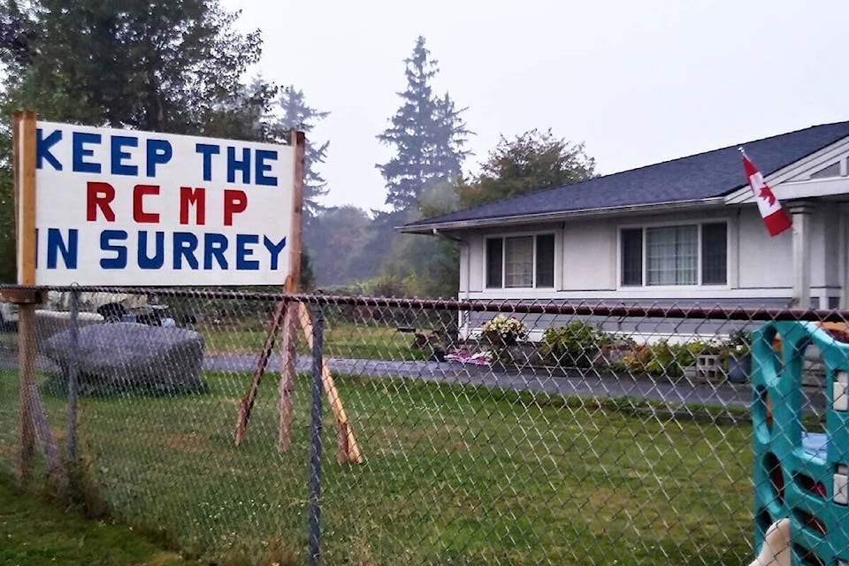 28904956_web1_220428-SUL-SurreySignsCourt-sign_1