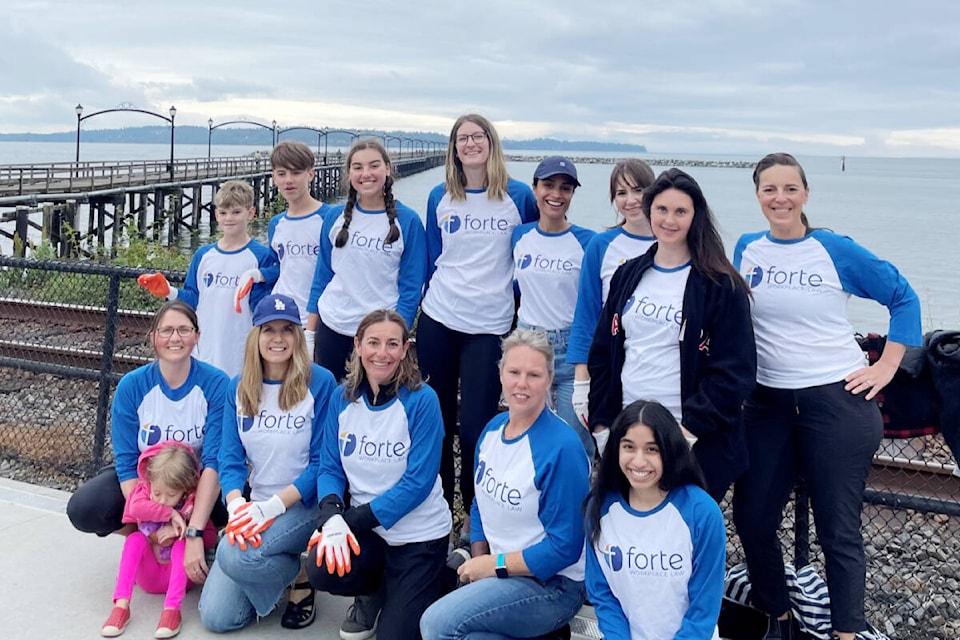 29773514_web1_BeachCleanUpForte