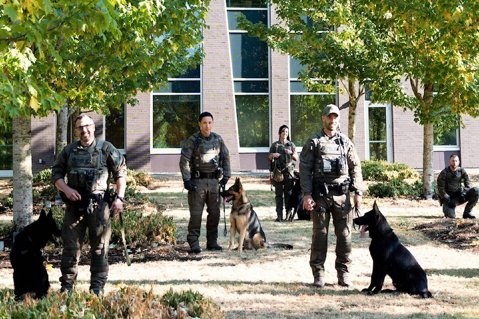 30520829_web1_220929-SUL-BCRCMP-Police-Dog-Grad_5