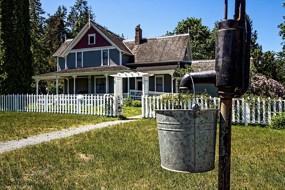 31672494_web1_230202-PAN-SilentFilmClub-farmhouse_1