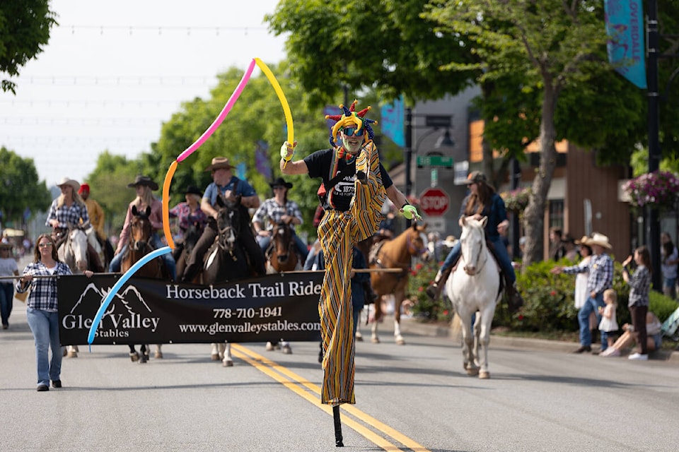 A man on stilts entertains parade-goers May 20 during the 2023 Cloverdale Rodeo Parade. (Photo: Jason Sveinson)