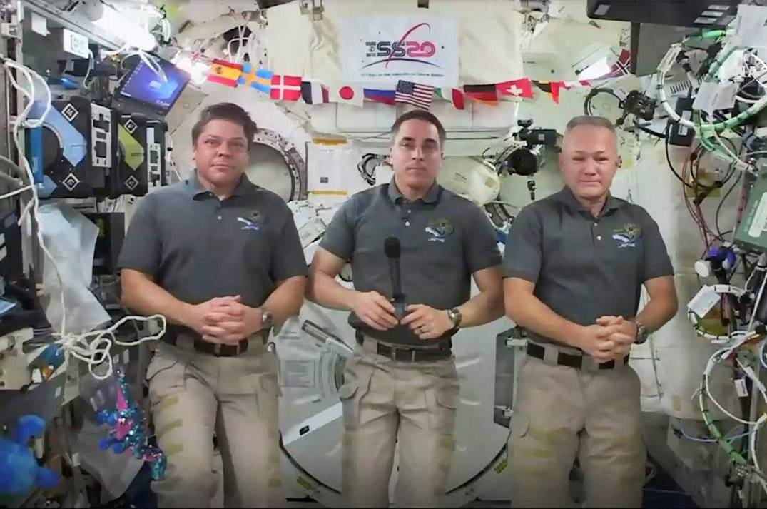 SpaceX capsule and NASA crew make 1st splashdown in 45 years