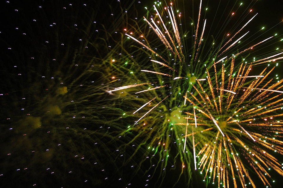 23713413_web1_fireworksreport-KEN-200731-fireworks_1