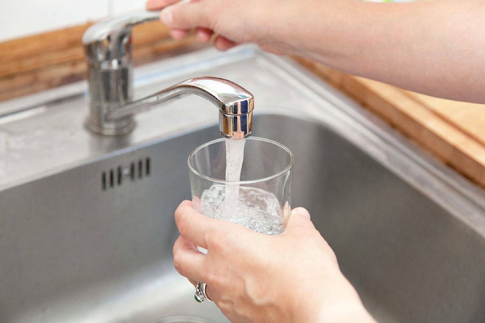 26592285_web1_210610-nse-boil-water-notice-tapwater_1