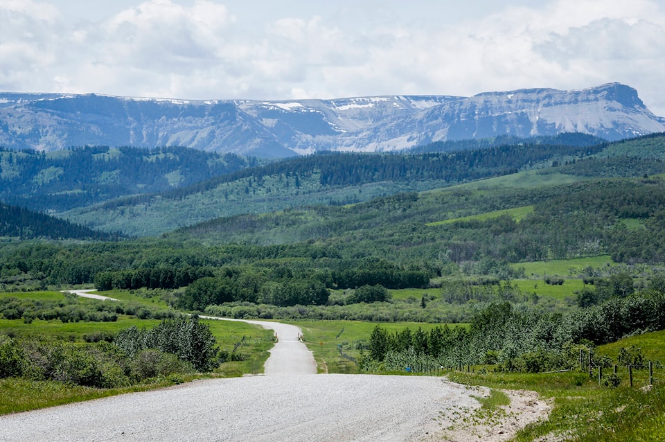 28359106_web1_220304-CPW-Alberta-coal-pause-extended-foothills_1