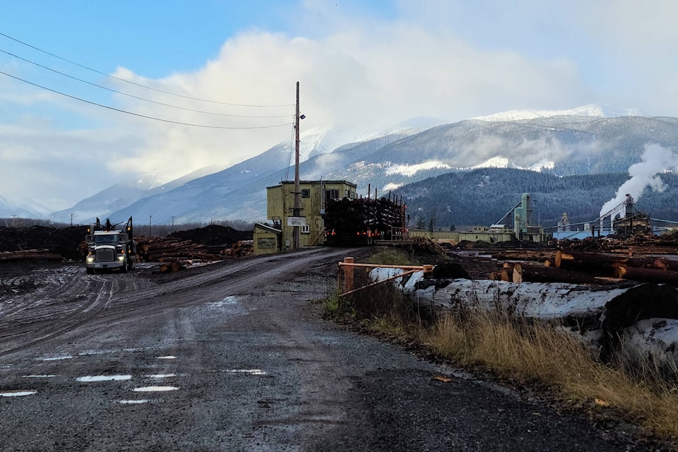 31517578_web1_211202-TST-skeena.sawmills.reopens-trucks_1