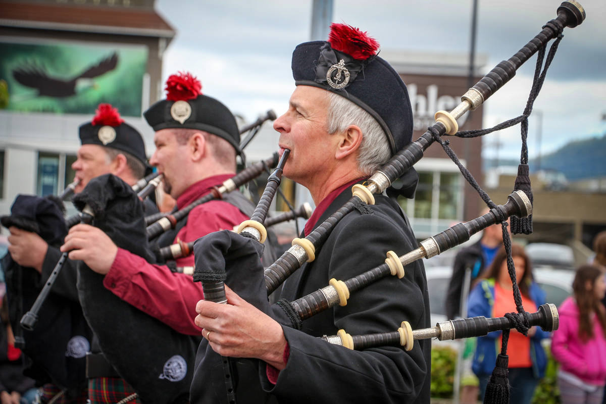 web1_BagPipers.Parade.Seafest17.SL