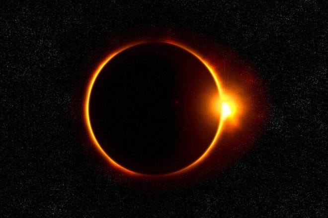 8073840_web1_copy_170726-PWN-solareclipse
