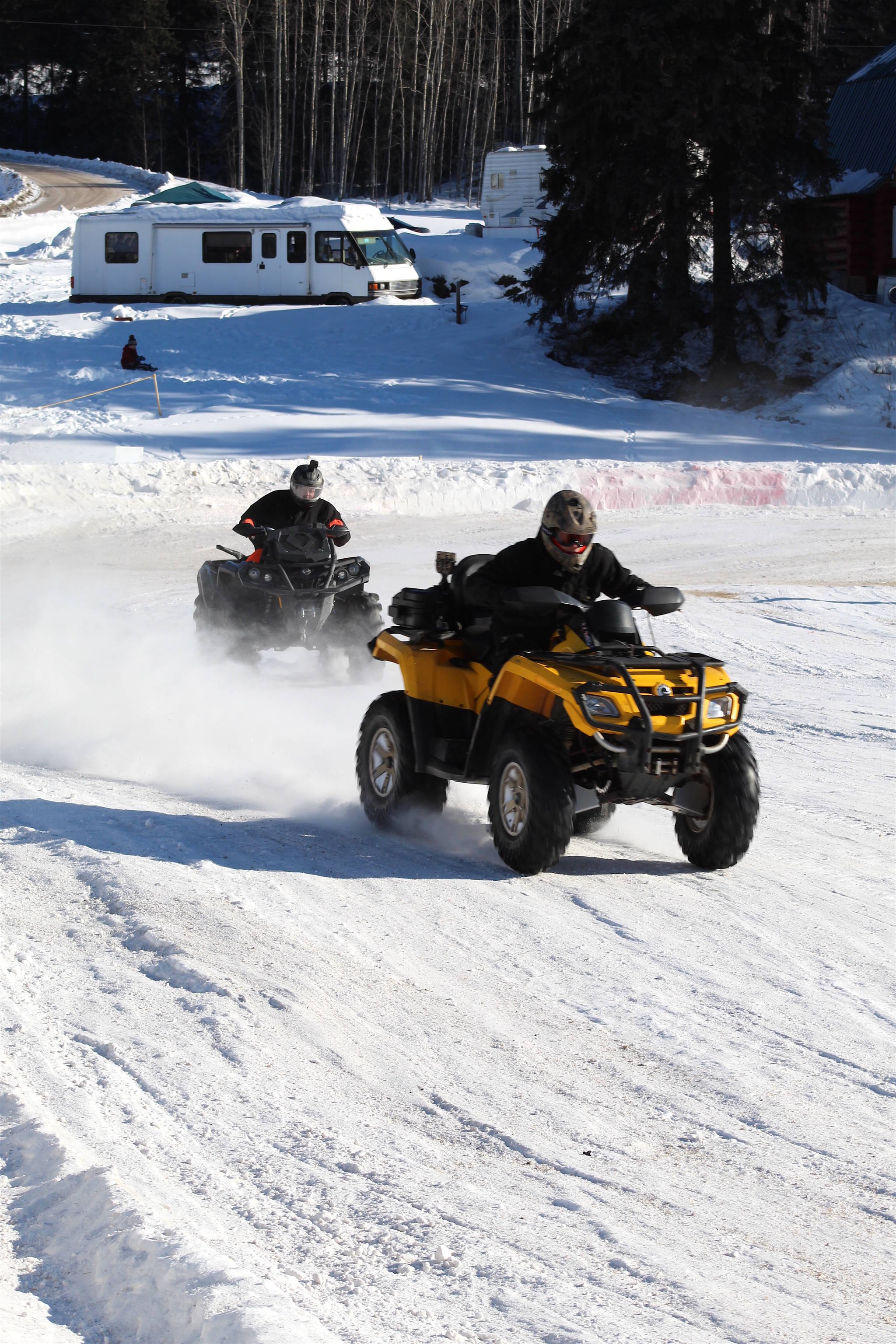 15789649_web1_WinterTriOvalRace1