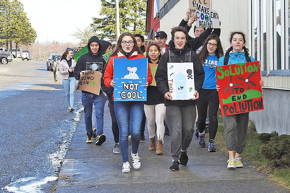 16017662_web1_WEB-2019_0314-G.M.Dawson-Students-Protest-Climate-Change--69-