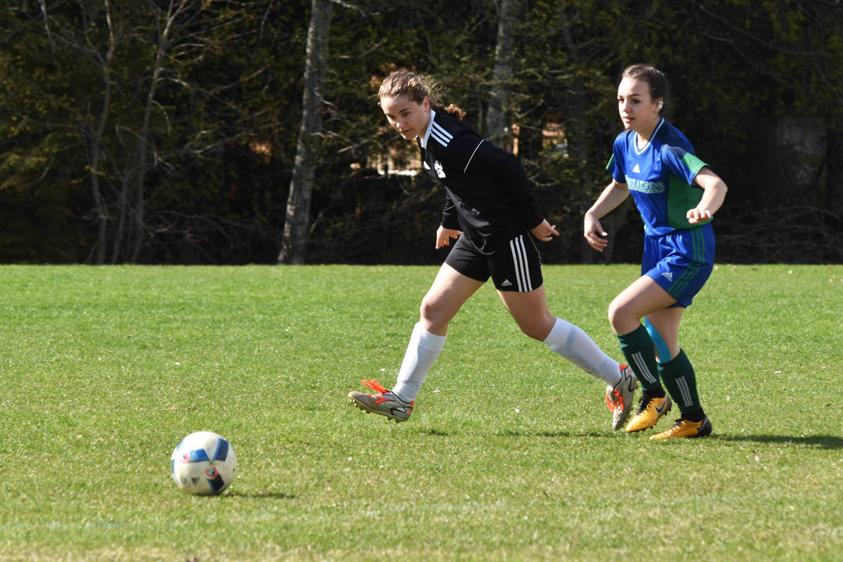 16622699_web1_090502-PRU-CHSS-Soccer-Submitted2