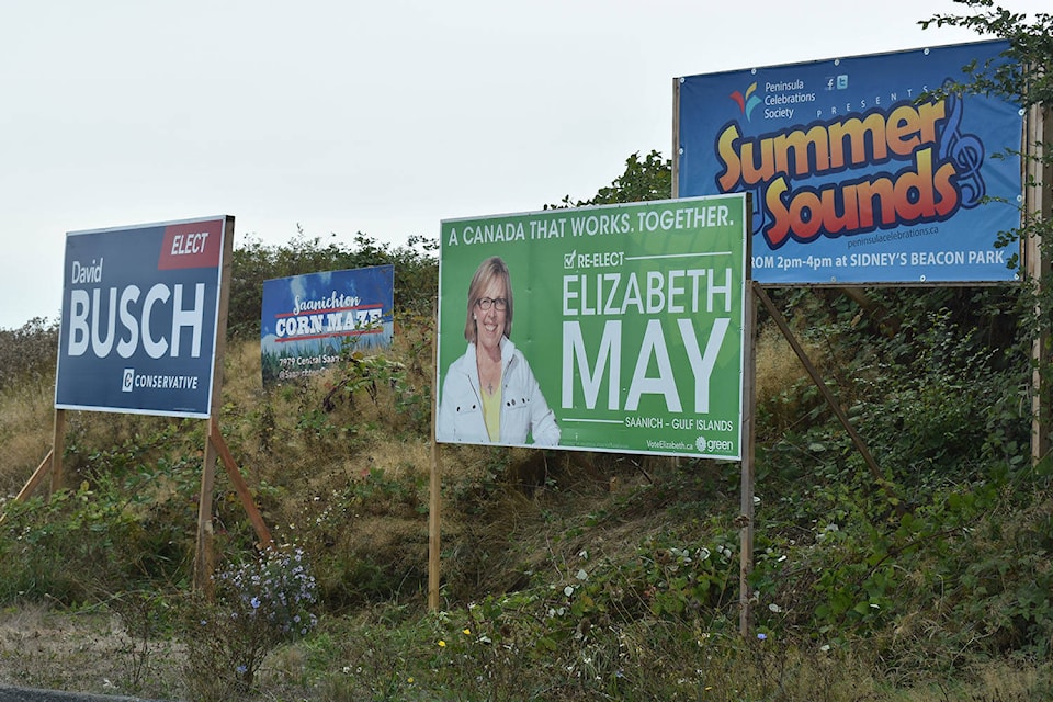 18496135_web1_election_signs