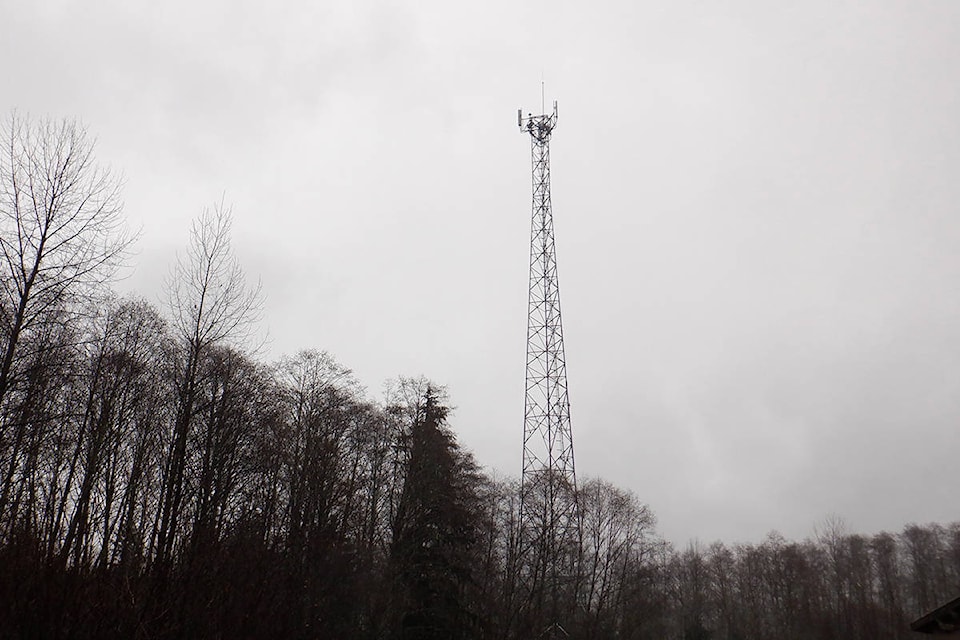 20724772_web1_copy_200305-TST-telus.cell.tower