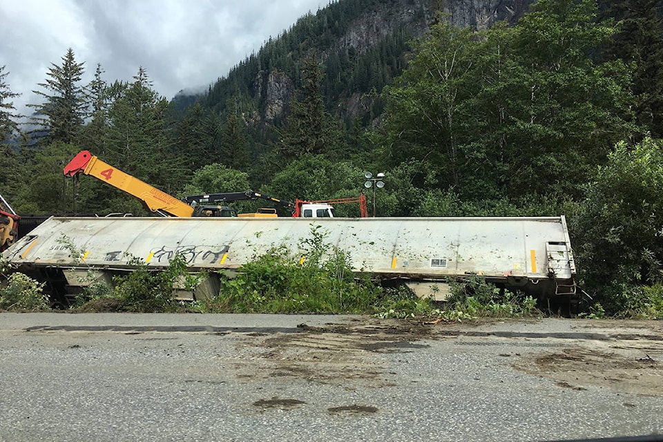 22972473_web1_TST-train-derailment-web3