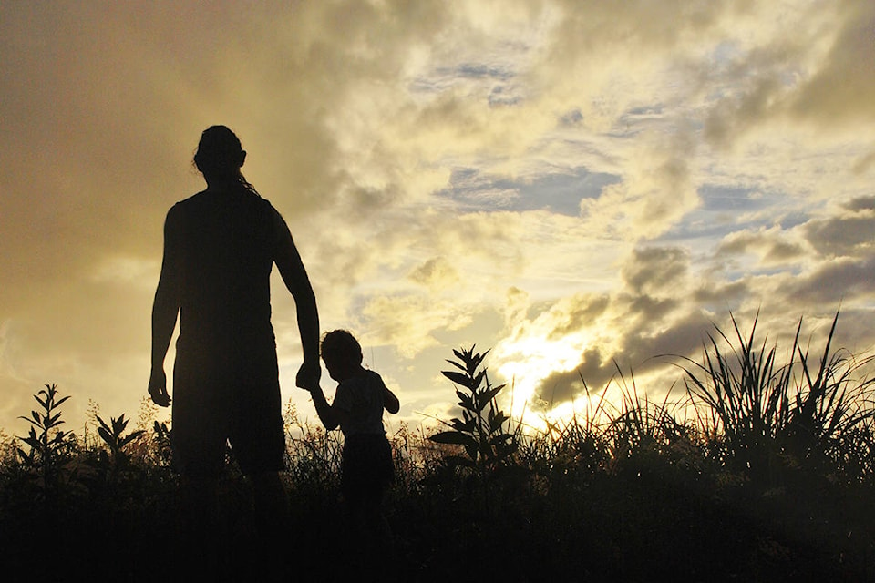 24958782_web1_boy-man-hand-cloudy-silhouette-695825