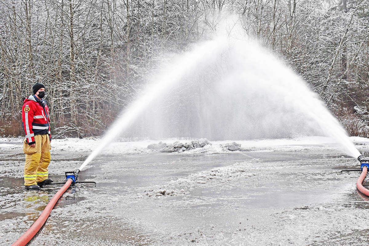 24373911_web1_210311-PRU-Firemen-hoses-Pembina-PRFR_1