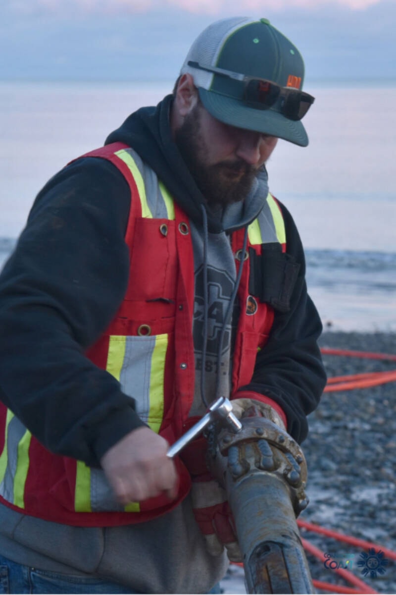 29656420_web1_220714-PRU-HGO-Connected-Coast-Haida-Gwaii-cable-laying_2