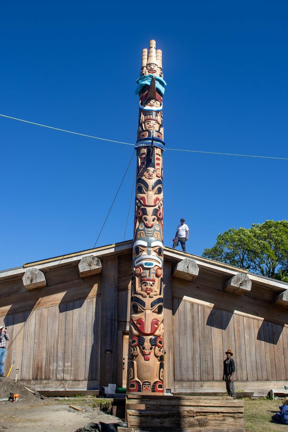 30218119_web1_220901-HGO-haida-totem-christian-white_1