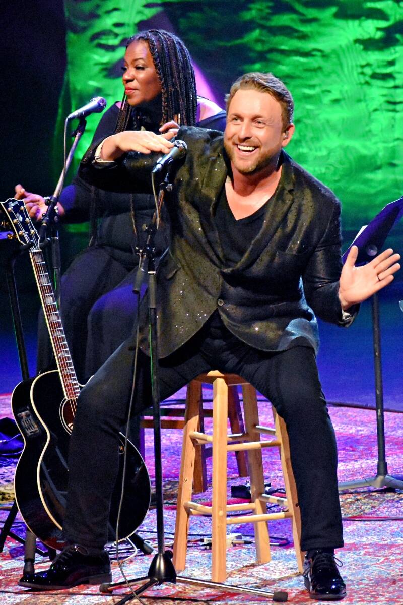 30389845_web1_220922-PRU-Johnny-Reid-Prince-Rupert_4