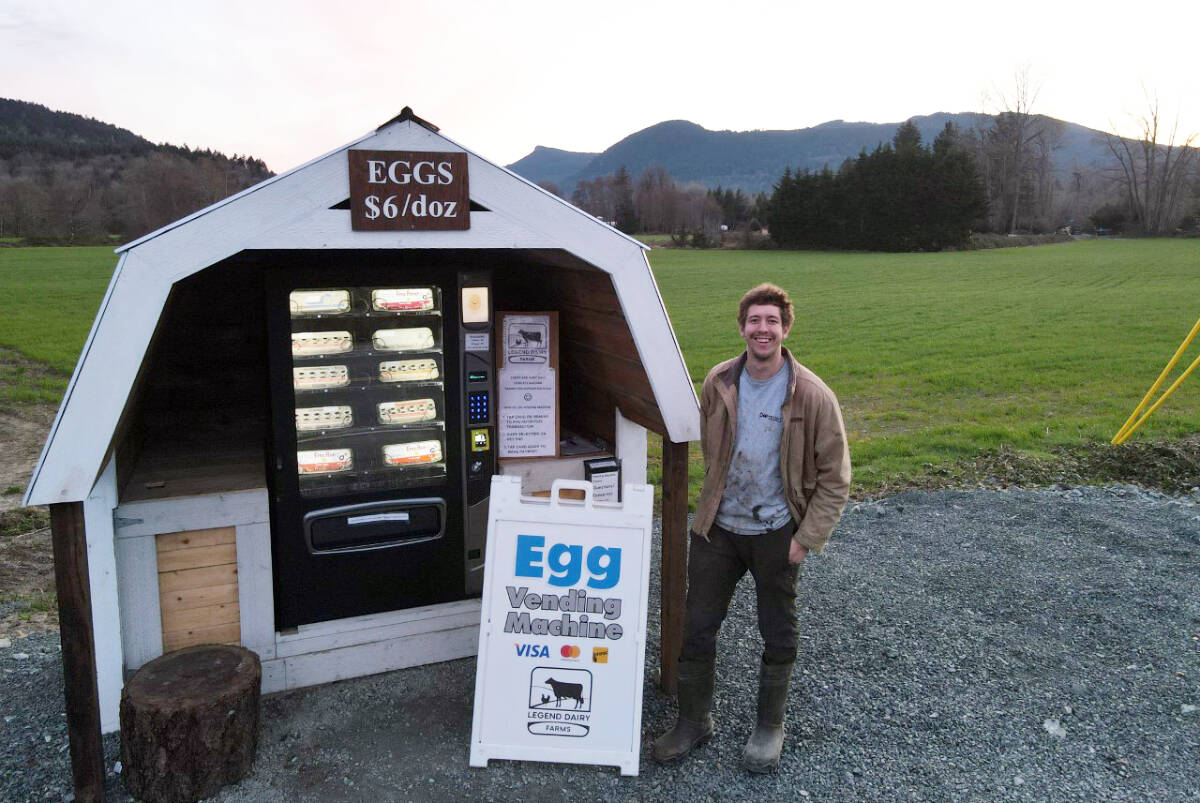 32359291_web1_230406-CHC-Egg-vending-machine-stock_4