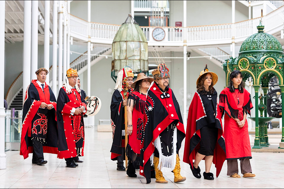 Delegates from the Nisga’a Nation arrive in anticipation at the National Museum of Scotland on August 28, 2023. From left to right: Apdii Lax̱ha (Andrew Robinson), Sim’oogit Duuk (Chief William Moore), Laax̱ Yee (Bobby Clark), Sim’oogit Laay̓ (Chief Bruce Haldane), Mmihlgum Maakskwhl G̱akw (Pamela Brown), Sim’oogit Ni’isjoohl (Chief Earl Stephens), Sigidimnaḵ’ Nox̱s Ts’aawit (Dr. Amy Parent), and Shawna Mackay. The delegation’s presence underscores the significance of the Ni’isjoohl Memorial Pole’s journey and the deep-rooted ties to their heritage. (Duncan McGlynn)