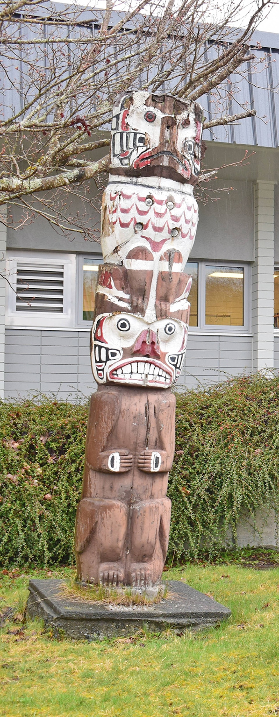 web1_170531-NIG-Totempole_1