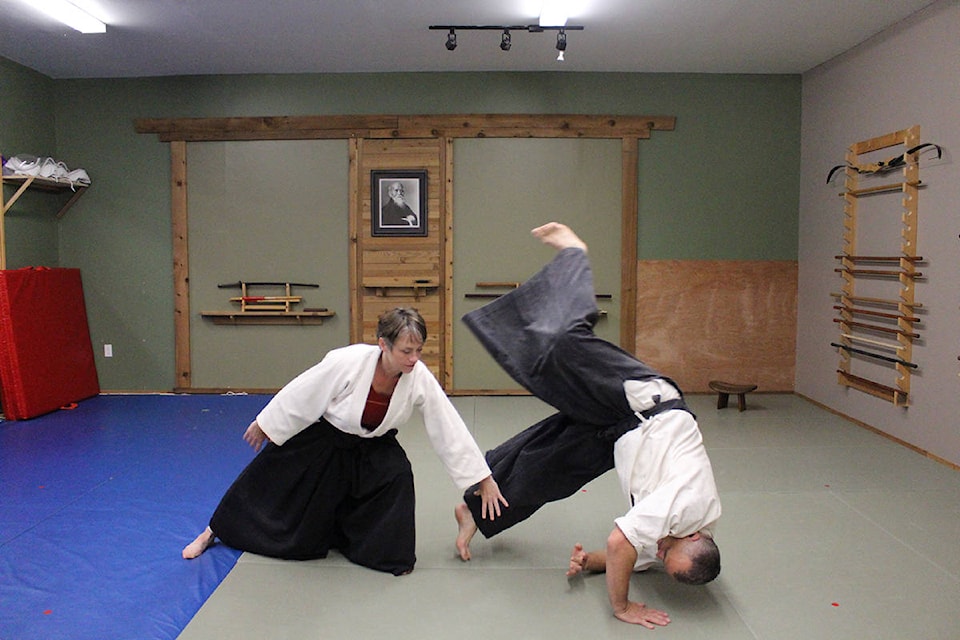 8452501_web1_170913-NIG-AikidoWomen_2