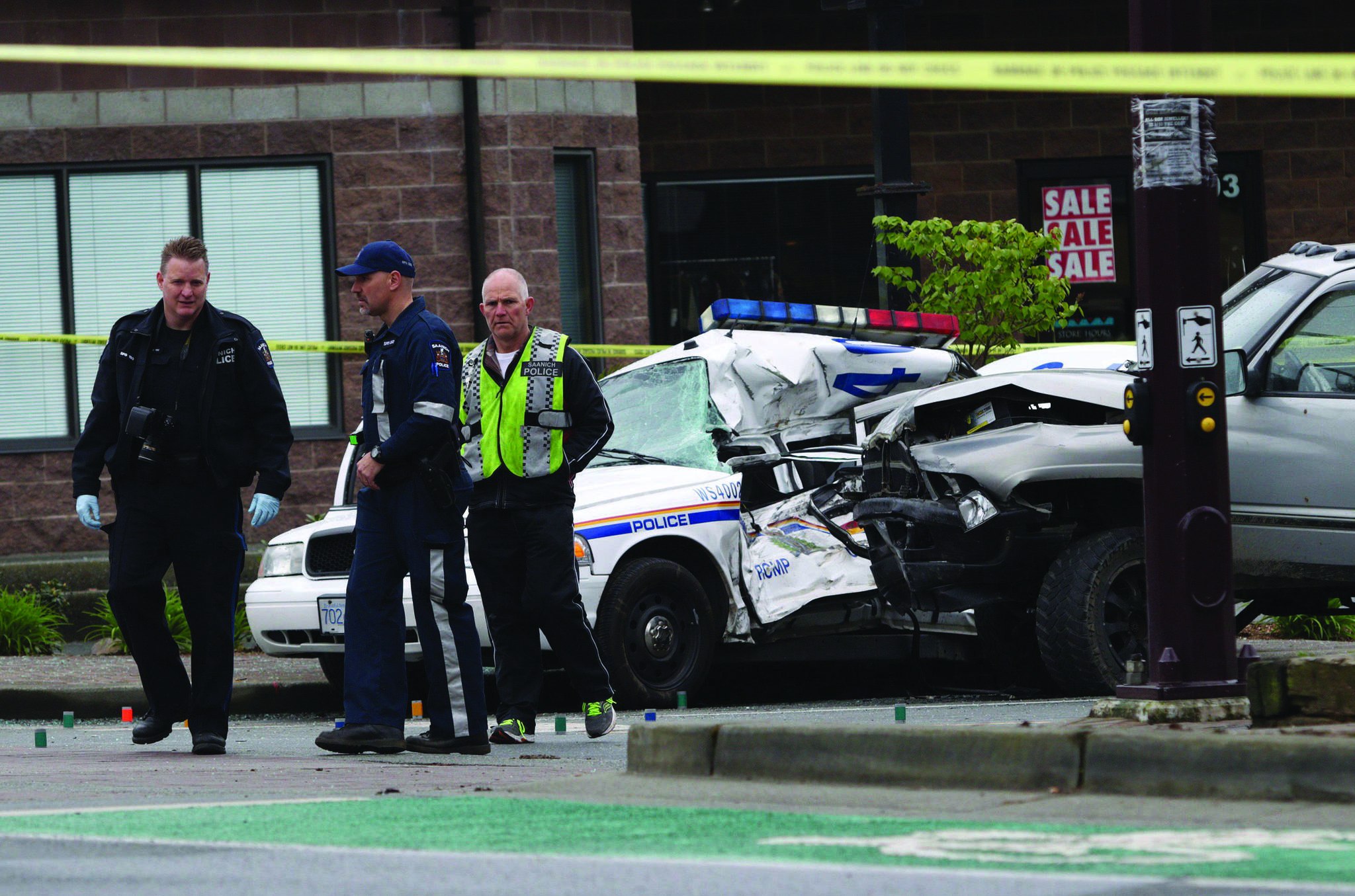 15215370_web1_160406-RDA-CANADA-RCMP-Crash-PIC