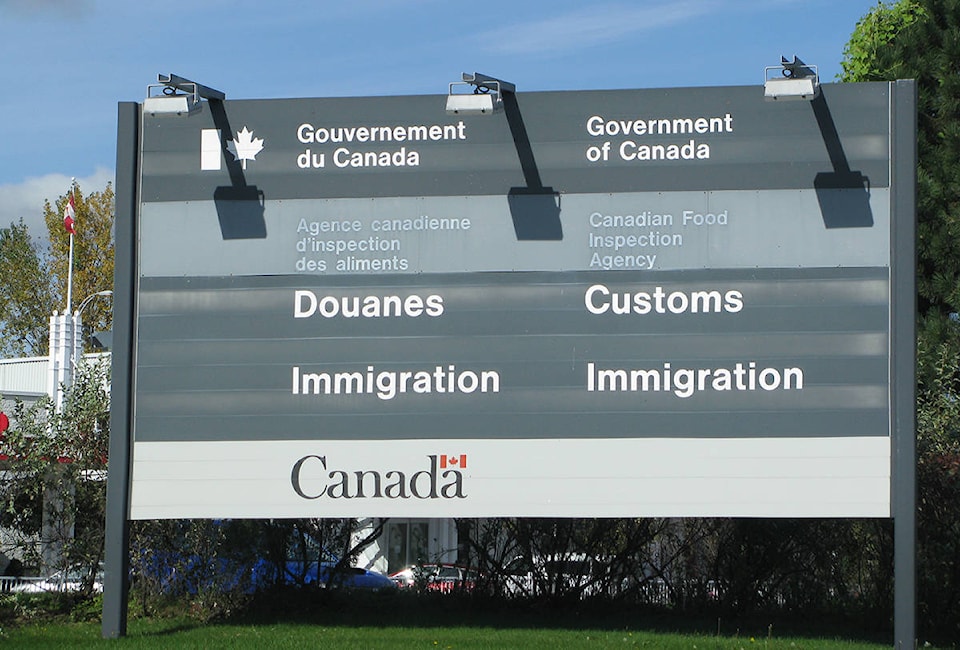 15427154_web1_Canadian_Customs_and_Immigration_sign