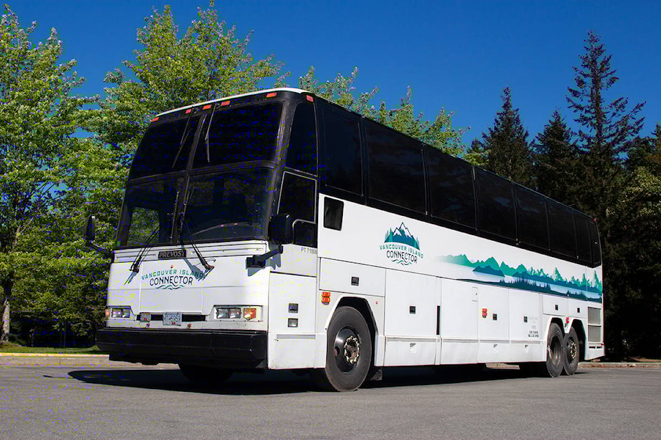 21553188_web1_200520-NIG-tourism-bus_1