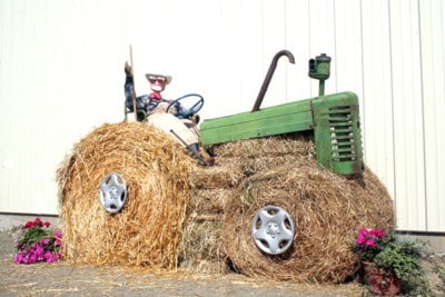 14178barriereDecoratedroundbalesat2011Fair