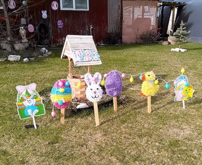 18438barriereHappyEasteryarddecorations