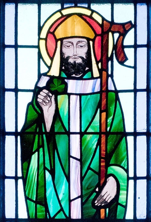 31911barriereKilbennan_St._Benin-s_Church_Window_St._Patrick_Detail_2010_09_16