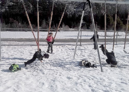 35481barriereElliBESkidsonswings
