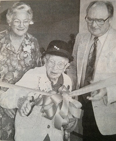 39525barriereVesaUnderwoodopensBarriereSeniorsCentre