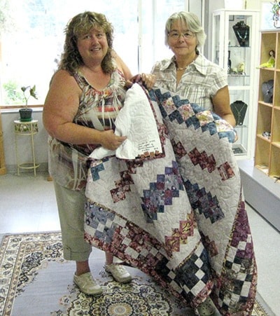 43384barriereSherryMacGregor-RafflequiltwithLanaLaskovich