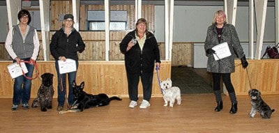 59713barriereDec.2014Dogclassgrads