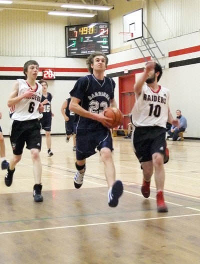 67663barriereBSSSrBoysBasketballKeithpic