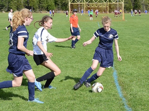 69102barriereBSSSoccerGirls-Keith3