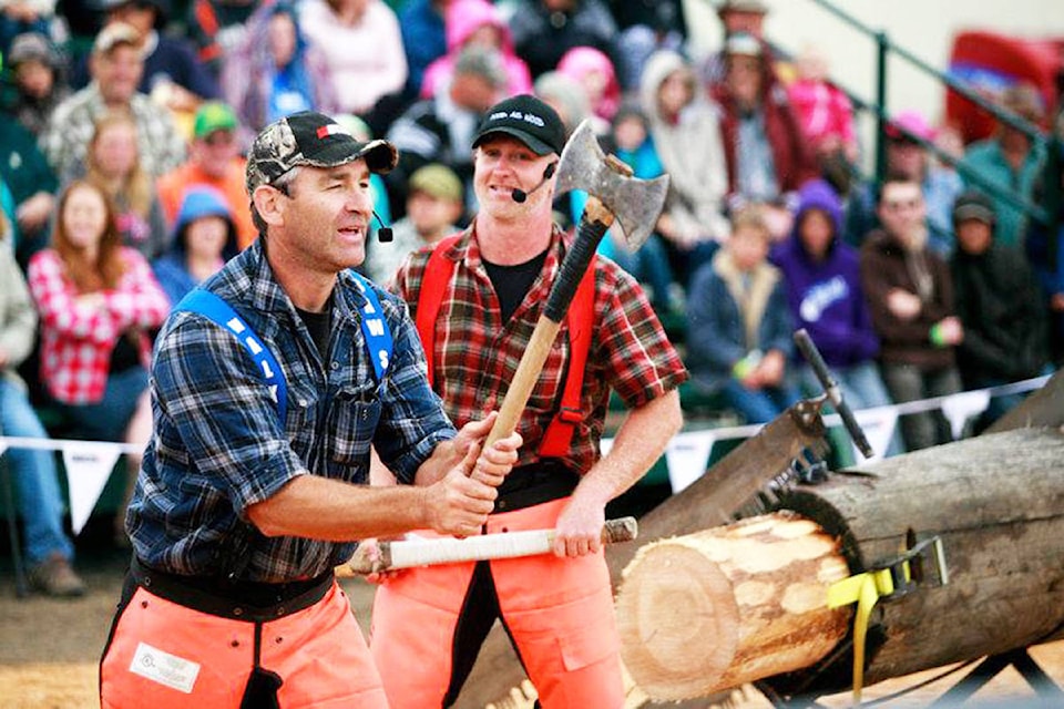 web1_Bull-in-The-Woods-Logging-Competition-2MIK