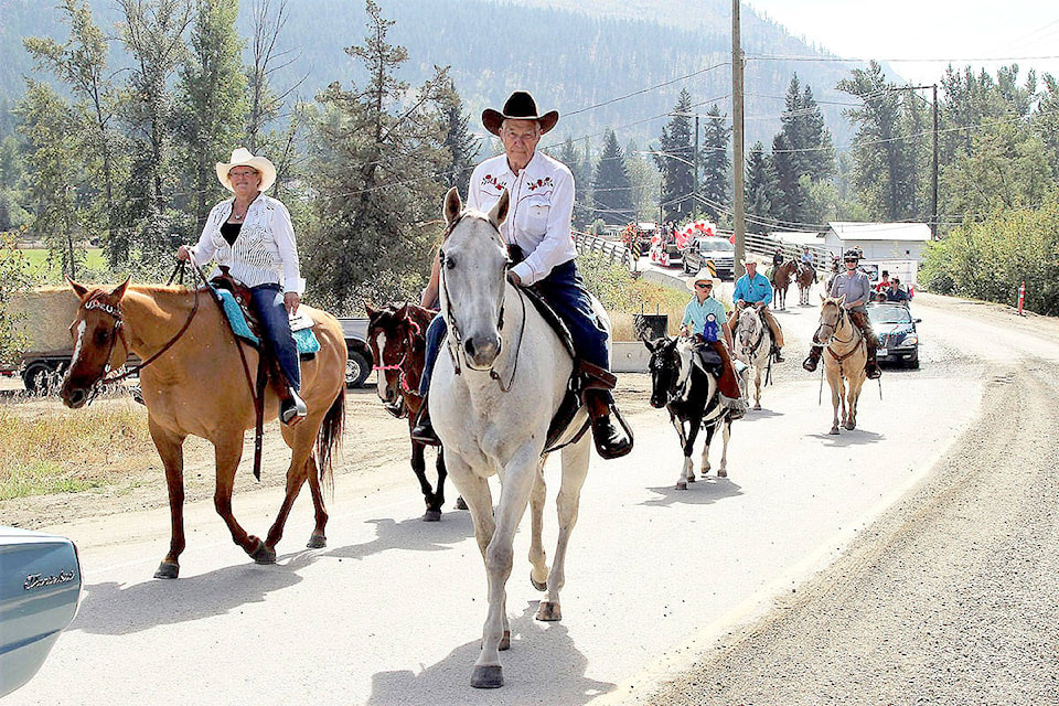 8441752_web1_Joe-Sabyan-on-Gunner-in-the-parade