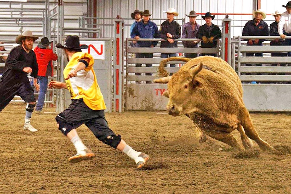 9819671_web1_Bullarama-2016-bullfighter-foot-race---Rick-Ulmer-Photo